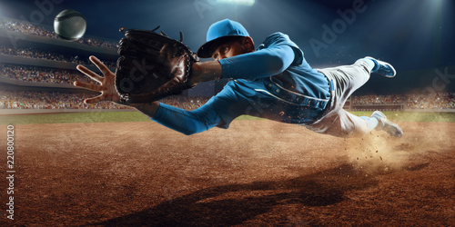 Obrazy baseball  baseball-shortstop-lapie-pilke-na-profesjonalnym-stadionie-baseballowym