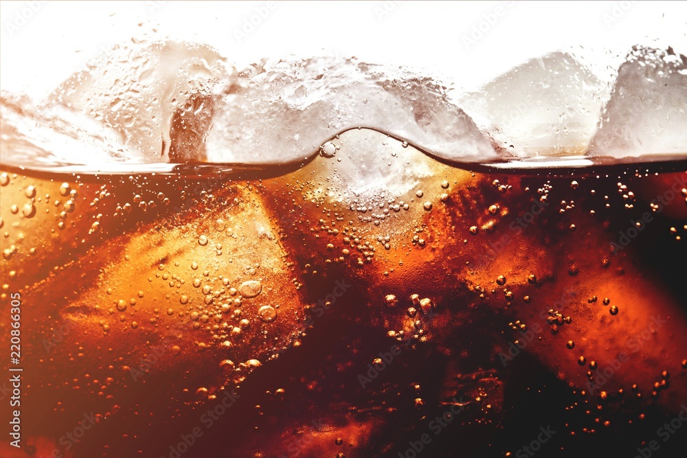 Ice cubes in cola beverage, close up - obrazy, fototapety, plakaty 