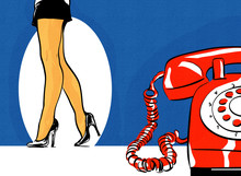 Pop Art Femme Sexy Mini Jupe Entrain De Marcher Avec Ses Talons Et  Gros Plan (partiel) Telephone Rouge Rétro Des Années 60