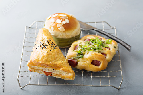 Fotografía Savory red bean, pork and green onion pastries