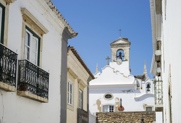 Wall Mural - Arco da vila gateway leading to old town of Faro, Portugal