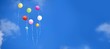 canvas print picture - Steigende bunte Luftballons am Himmel