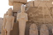 Statuen im Karnak-Tempel in Luxor