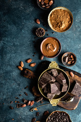 Canvas Print - Dark chocolate pieces crushed and cocoa beans. Chocolate background