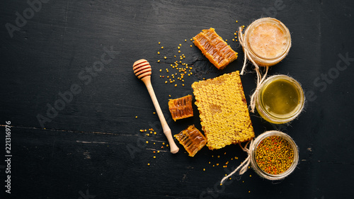 A set of honey and bee products Tableau sur Toile