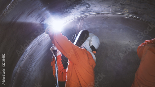 Cuadros en Lienzo Welder Industrial welding part in Vessel and storage tank or Petrochemical