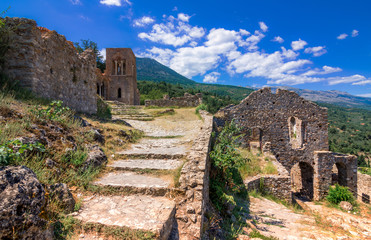 Fototapete - Ruins and churches of the medieval Byzantine ghost town-castle of Mystras, Peloponnese, Greece