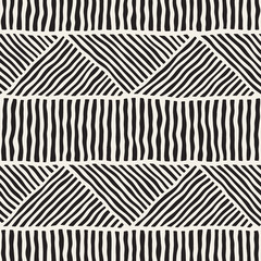 Seamless geometric doodle lines pattern in black and white. Adstract hand drawn retro texture.