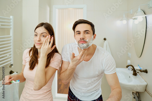 Fotografie, Obraz Couple in the morning personal hygiene in the bathroom.