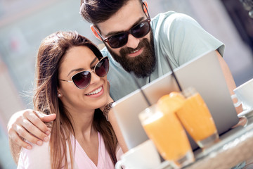 Wall Mural - Couple in love in cafe