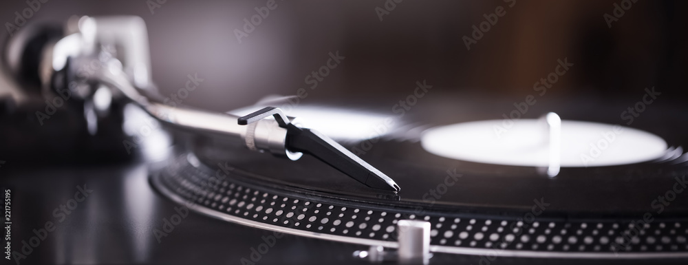Turntable with black record and headshell - obrazy, fototapety, plakaty 