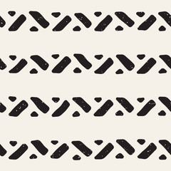 Seamless geometric doodle lines pattern in black and white. Adstract hand drawn retro texture.