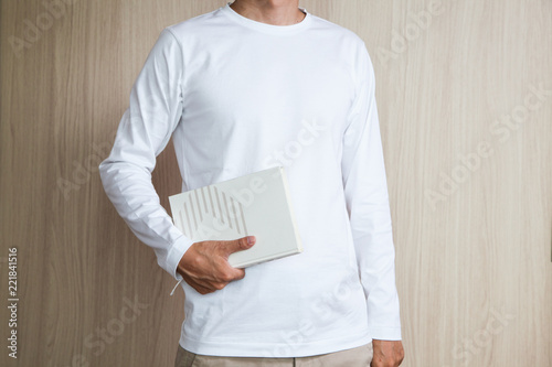 書籍を脇に抱える男性 Stock Photo Adobe Stock
