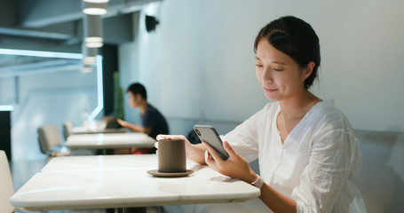 Canvas Print - Woman use of smart phone in coffee shop