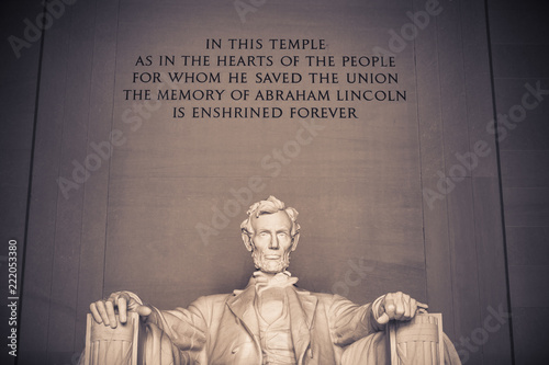 Fotografia Statue of Abraham Lincoln Memorial on the National Mall in Washington DC USA