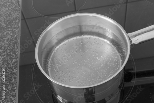 Wasser Im Topf Kochen Buy This Stock Photo And Explore Similar