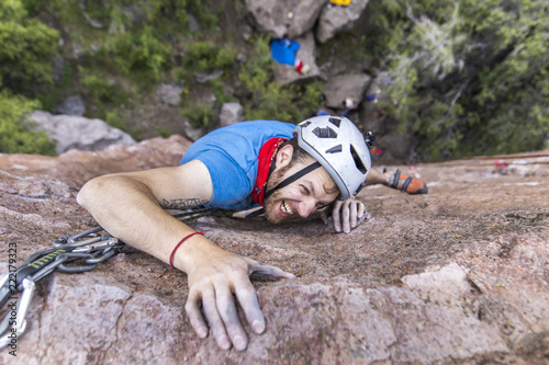 Foto  The last movements to reach the summit by a male climber