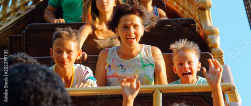 Fotomural emotional portraits of people park attractions.