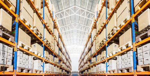 Fotomural Rows of shelves with boxes in modern warehouse