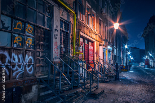 Fotografía Beautiful old alley with old buildings shot in the night well illuminated by str