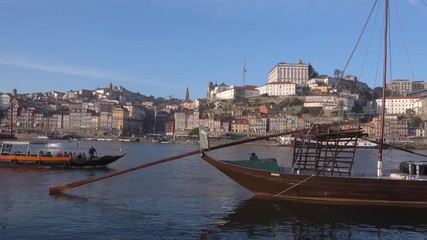 Wall Mural - View of the historic city center with the famous ponte Dom Luiz bridge in Porto, Portugal