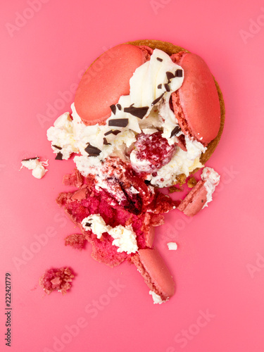 Fotografia, Obraz cream pie with raspberry macaroons, crushed on a colored background