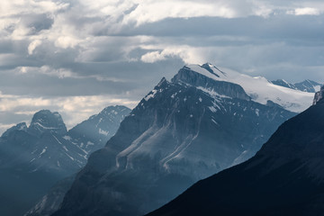 Wall Mural - banff national park - dramatic landscape along the icefields parkway, canada