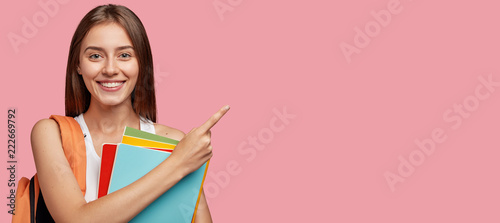 Cuadros en Lienzo Studio shot of positive Caucasian woman with shining smile, dark straight hair,