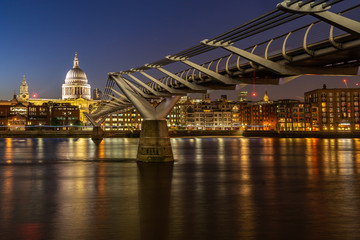 Wall Mural - St paul cathedral with millennium bridge