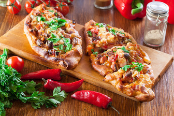 Canvas Print - Sliced traditional Turkish pide with meat and vegetables