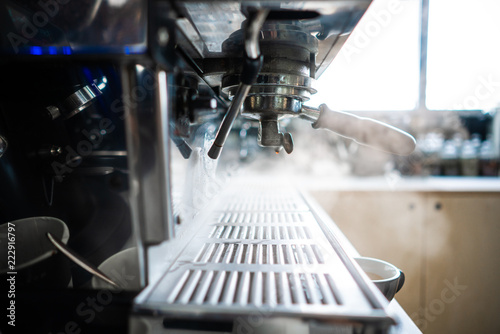 Fotografía coffee machine in a bar close up.