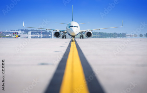 Fotomural modern airliner on a runway