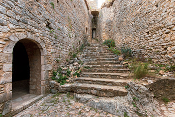 Wall Mural - L'ecalier menant au château médiéval de Saint Montan