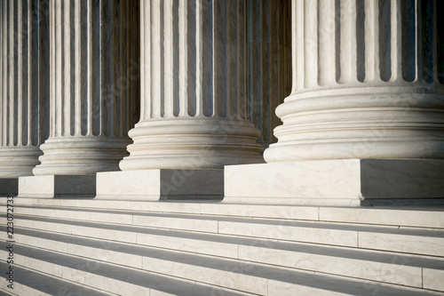Cuadros en Lienzo Abstract view of neoclassical fluted columns, bases and steps of the US Supreme