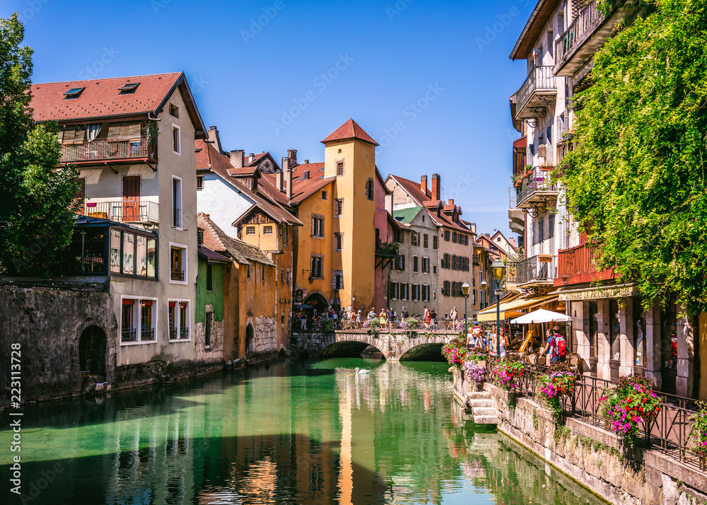 Annecy old town cityscape and Thiou river view and bridge - obrazy, fototapety, plakaty 