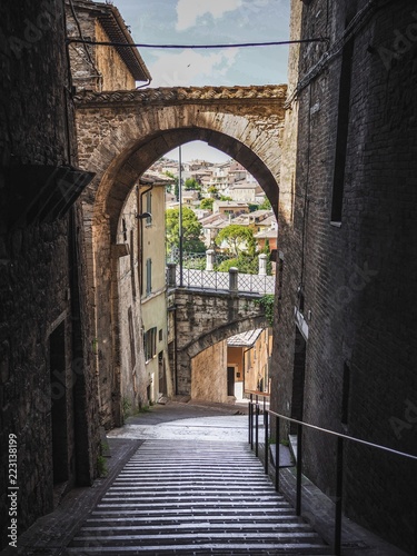 Fotografia  Charming old street of medieval towns of Italy-Perugia in Umbria, gloomy and des