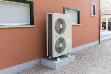 heat pump air - water for heating a residential home