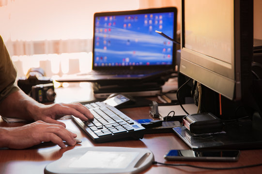 freelancer works in the home office