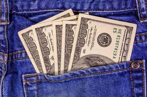 Fotografía American one hundred dollar banknotes in a pocket of blue jeans