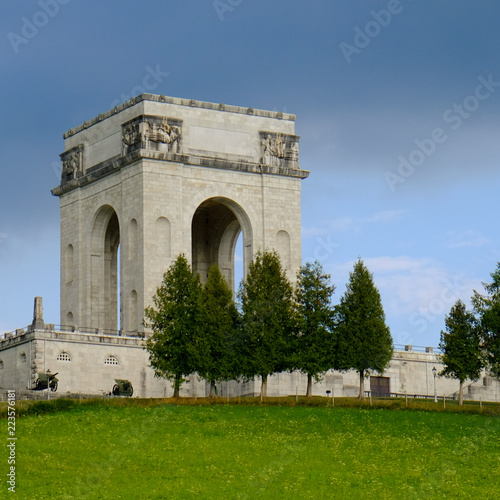 Fotografia Military monument on Asiago in memory of soldiers died during World War I - Ital