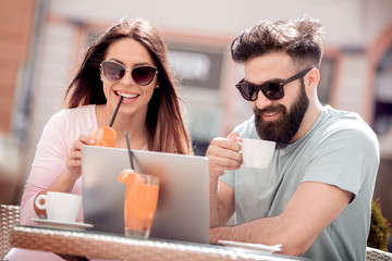 Wall Mural - Couple in love in cafe