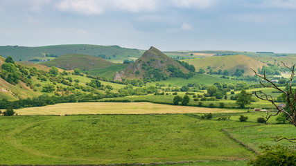 peak district landscape with parkhouse hill, near hollinsclough in the east midlands, derbyshire, en