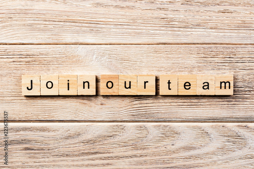 Cuadros en Lienzo join our team word written on wood block