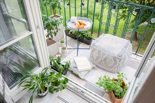 Fotomural Top view of a balcony with plants, pouf a table with breakfast