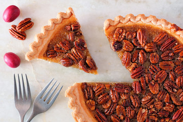 Aufkleber - Autumn pecan pie, top view with cut slice on a bright background