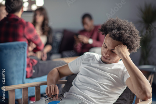 Fotografia Worried Man with curly hair working on laptop.