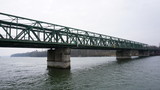 Fototapeta Pomosty - Brücken über der Donau zwischen Passau in Bayern und Wien im Frühling