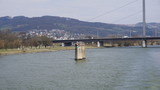 Fototapeta Miasto - Linz, Donau, Österreich, Brücken und Brückenpfeiler, fotografiert von eine Flusskreuzfahrtschiff