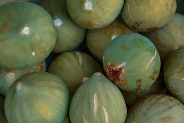 large group of fresh figs