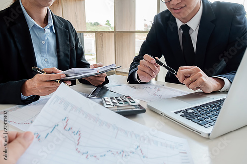 Cuadros en Lienzo Business team investment trading do this deal on a stock exchange developing new approaches